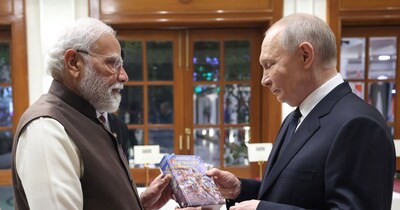 पीएम मोदी ने पुतिन को तोहफे में दी गीता