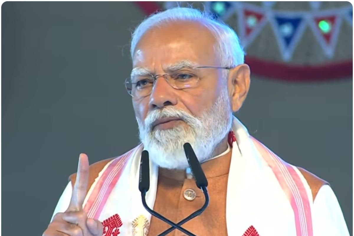 50000 से अधिक लोग भारत माता की जय के नारे गुवाहाटी में PM मोदी का रोड शो