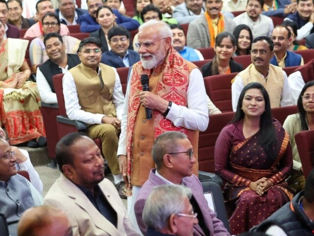 PM ने असम आंदोलन के शहीदों को श्रद्धांजलि दी, स्वाहिद स्मारक का किया दौरा