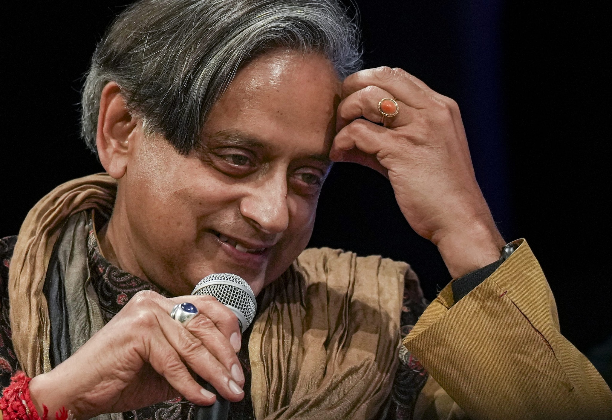 मनरेगा का नाम बदलने पर थरूर ने कांग्रेस को दिखाया आईना सरकार को नसीहत