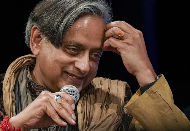 मनरेगा का नाम बदलने पर थरूर ने कांग्रेस को दिखाया आईना, सरकार को नसीहत