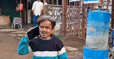 बड़े बाबू. 