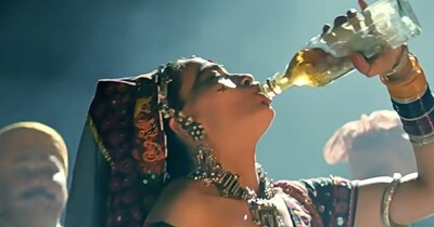 "Pardesi Pardesi Jaana Nahin": The 7-minute hit by Madhuri Dixit's lookalike.