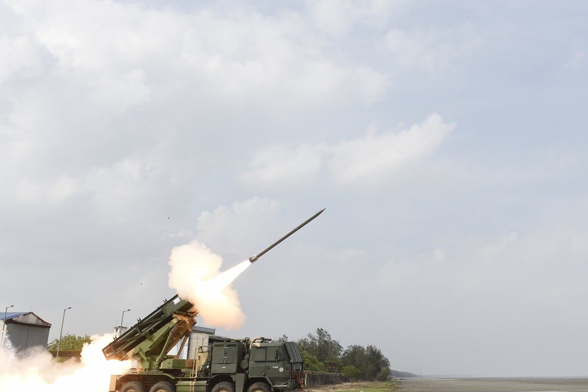 2500 करोड़ का बाहुबली दागेगा 120 KM वाले रॉकेट पिनाक की दीवानी है दुनिया