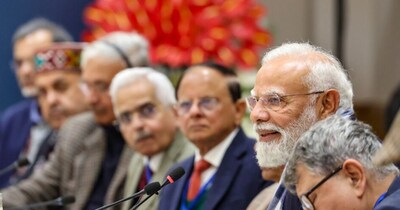 टॉप अर्थशास्त्रियों के साथ पीएम नरेंद्र मोदी की मंथन बैठक. (Image:PTI)