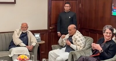 प्रधानमंत्री नरेंद्र मोदी और रक्षा मंत्री राजनाथ सिंह के साथ कांग्रेस सांसद प्रियंका गांधी वाड्रा. (Photo : PTI)