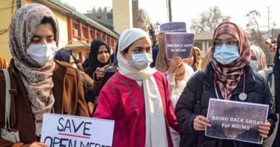 जम्मू-कश्मीर में आरक्षण नीति के खिलाफ छात्रों के प्रस्तावित विरोध मार्च से पहले पुलिस कार्रवाई को लेकर सियासी हलचल तेज हो गई है. 