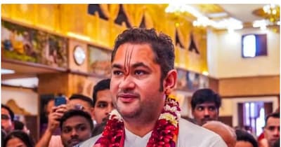 पुंडरीक गोस्वामी महाराज ने डॉक्टरेट की उपाधि भी हासिल की है.