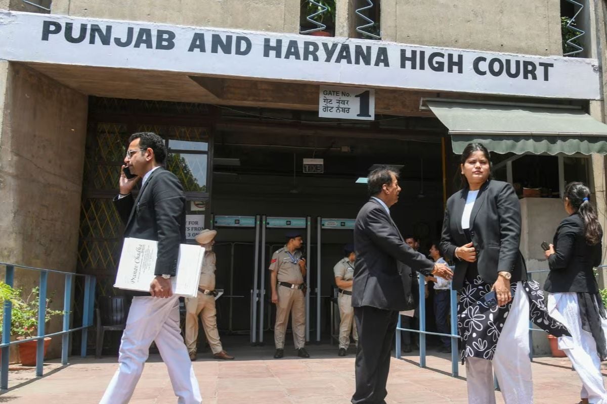 बस अपने राजा बेटा को बचाना चाहती थी कोर्ट ने बलात्कारी की मां को रिहा किया