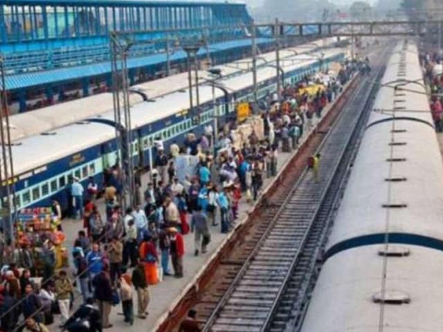इंडिगो फेल, रेलवे टिकटों पर महा-दौड़ शुरू, 4 ट्रेनों पर मंत्रालय ने बड़ा ऐलान
