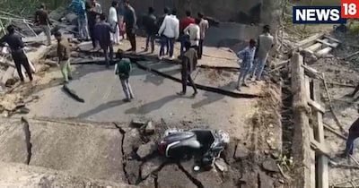 नयागांव पुल भरभरा गिरा! दो बाइकें गिरीं; 4 घायल! इलाके में हड़कंप