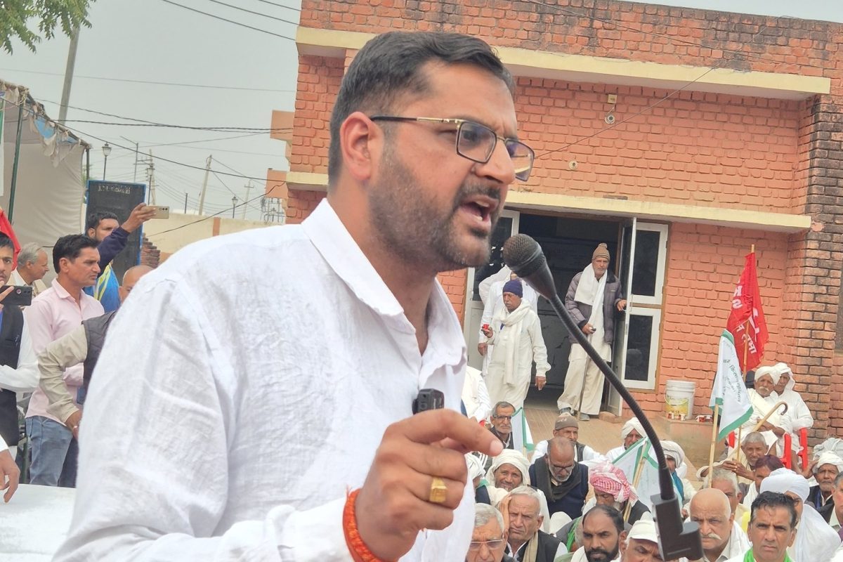 ‘अब सूली पर भी चढ़ा तो’ महापंचायत में फूट-फूट कर रोए किसान नेता रवि आजाद