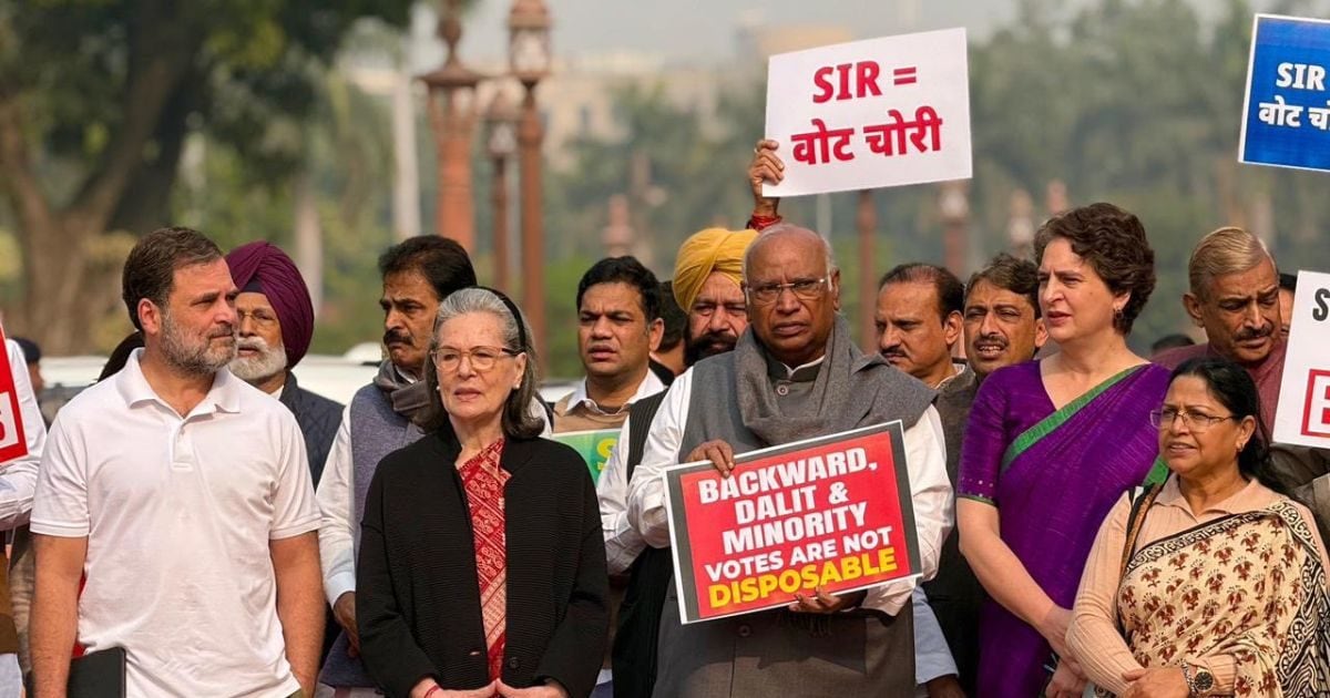 संसद में SIR पर चर्चा के लिए अड़ा विपक्ष, सरकार का टाइमलाइन देने से इनकार