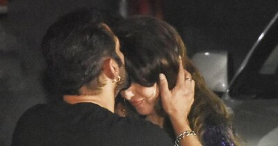 सलमान खान का वैसे तो कई एक्ट्रेसेज संग नाम जुड़ा लेकिन सबसे चर्चित और विवादित रिलेशनशिप ऐश्वर्या राय बच्चन के साथ ही रहा. ऐश्वर्या की वजह से ही उनकी विवेक ऑबेरॉय संग लड़ाई हुई. विवेक ने तो प्रेस कॉन्फ्रेंस कर सलमान पर फिल्मों से निकलवाने और काम नहीं देने के आरोप तक लगाए थे. सलमान के बर्थडे के मौके पर हम उनके रिलेशनशिप और ब्रेक के बारे में बता रहे हैं. 