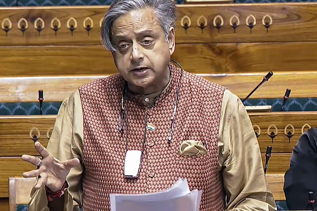 शश‍ि थरूर की कमेटी ने कर द‍िया इशारा बांग्लादेश बन रहा दूसरा पाकिस्तान