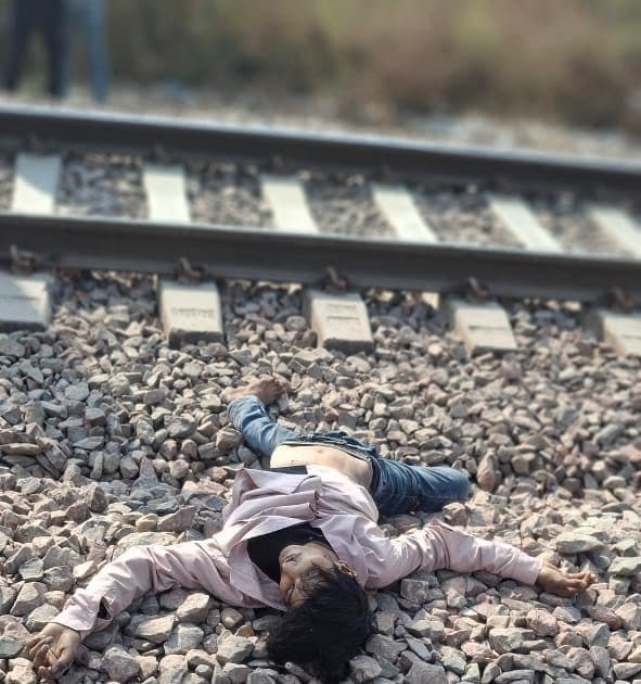 हरियाणाः रेलवे ट्रैक पर रील बनाने का चस्का पड़ा भारी, दो युवकों की गई जान