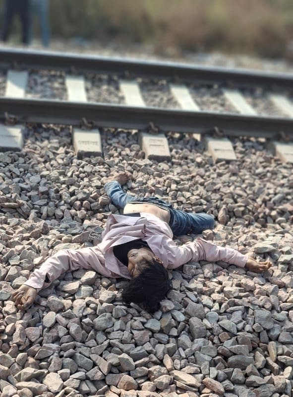 हरियाणाः रेलवे ट्रैक पर रील बनाने का चस्का पड़ा भारी दो युवकों की गई जान