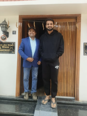 केकेआर ने आकाशदीप पर लगाई 1 करोड़ की बोली, गांव में दौड़ी खुशी की लहर