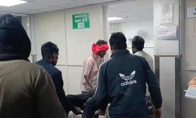 बहू पर टिप्पणी का विरोध करने पर ससुर की हत्या, गर्दन में पेचकस से किया वार