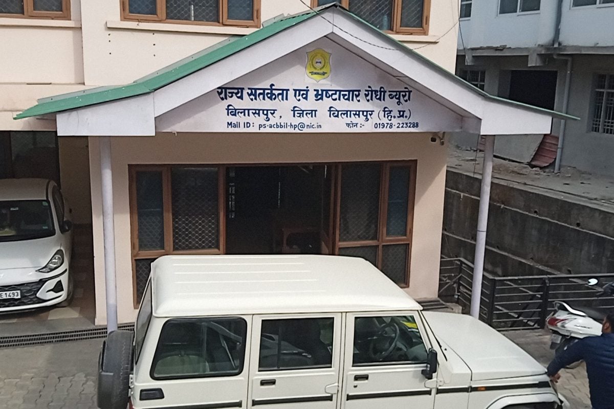 बीट अफसर ने बेच दिया ईमान गूगल-पे से ली रिश्वत गिरफ्तार