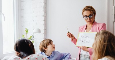 शिक्षिका के एक नरम झूठ ने कई बच्चों के दिलों को टूटने से बचा लिया(फोटो:Canva)