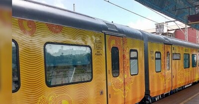 तेजस और अमृत भारत जैसी प्रीमियम ट्रेनें भी 7 से 10 घंटे तक देरी से चल रही हैं, जिससे यात्रियों की परेशानी काफी बढ़ गई है.