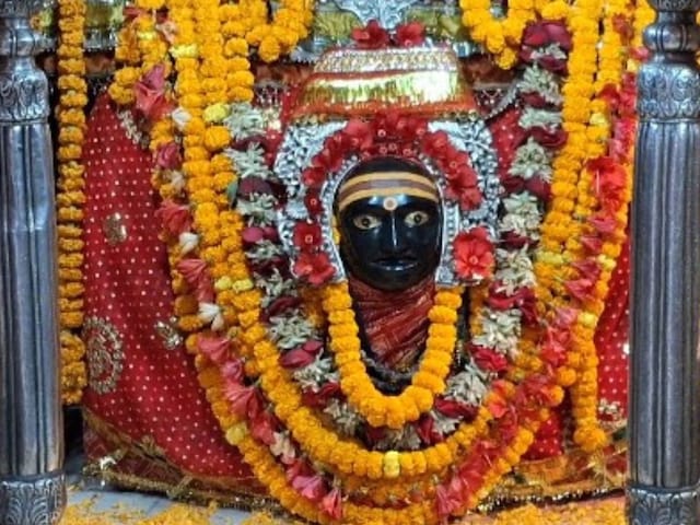 थावे मंदिर चोरी केस में 17 ठिकानों पर छापे, 35 हिरासत मगर जांच की दिशा धुंधली!