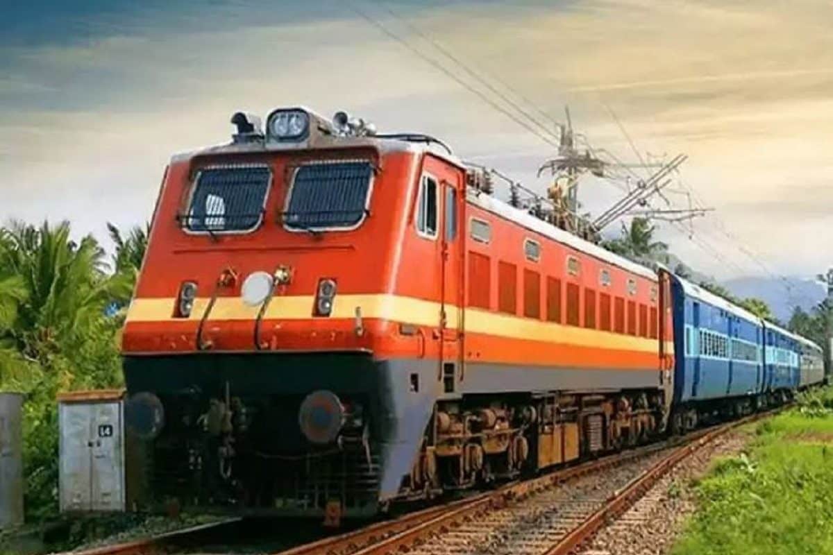 130 की स्पीड में जब झूमकर चलती है आम आदमी की ट्रेन तो राजधानी भी शर्माती है!