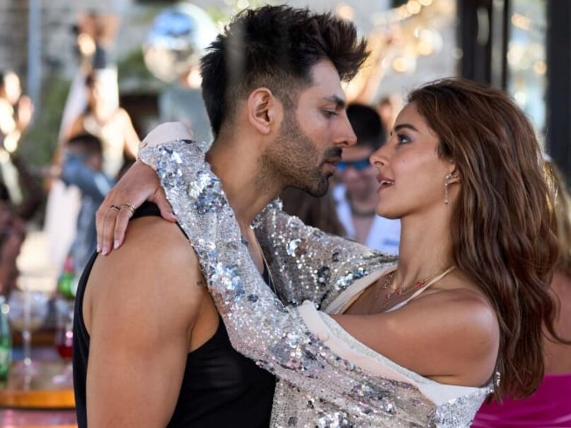 फिल्म में अनन्या के साथ टाइगर श्रॉफ और तारा सुतारिया भी मुख्य भूमिकाओं में थे. अनन्या पांडे की ये फिल्म स्टूडेंट ऑफ द ईयर की सीक्वल थी जिससे आलिया भट्ट, वरुण धवन और सिद्धार्थ मल्होत्रा ने लीड रोल अदा किया था. पहली फिल्म जहां जबरदस्त हिट थी, वहीं दूसरी तोड़ी फीकी पड़ गई थी. 