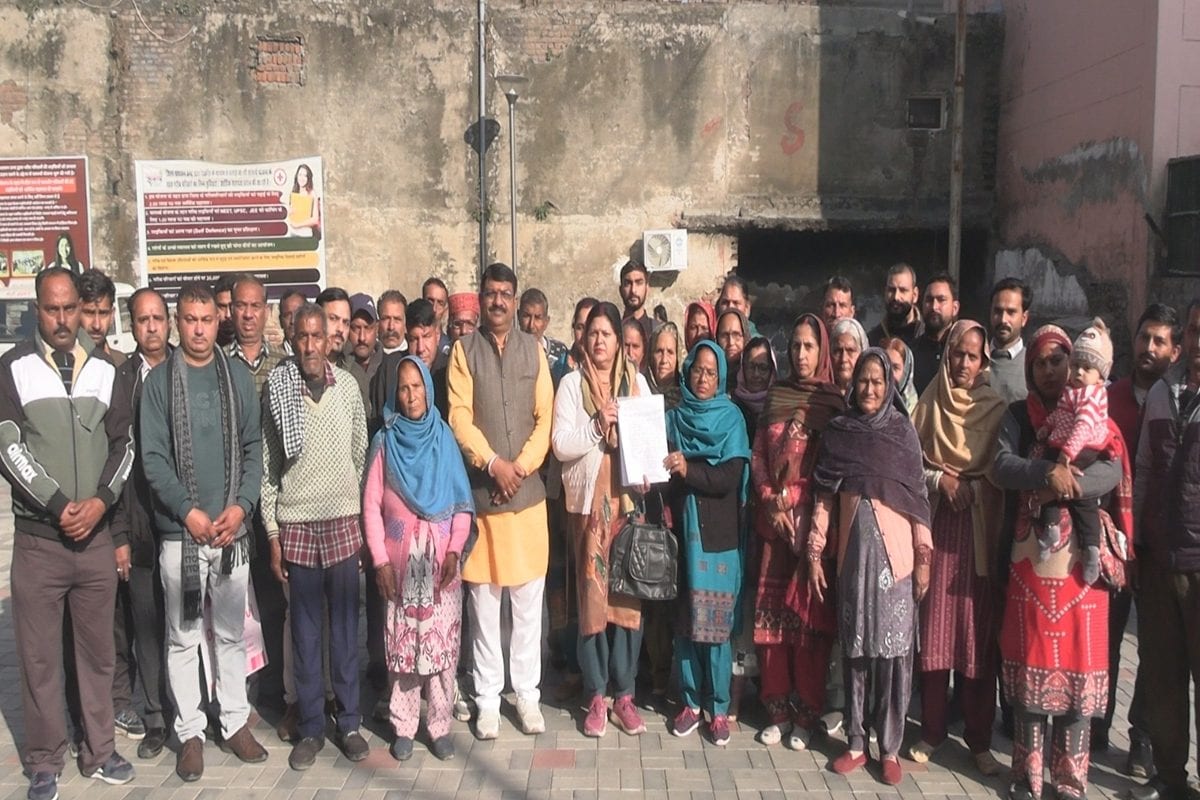 पहले 100 मीटर दूरी थी अब 6 KM गांव को एक पंचायत से दूसरी में डालने का विरोध