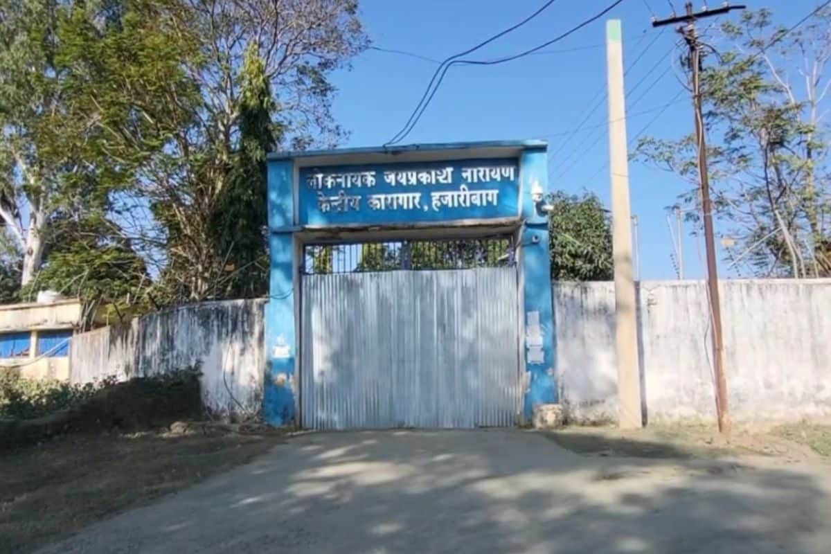 हजारीबाग के जेल से तीन कैदी फरार टेंट हाउस के कपड़े से बनाई रस्सी फिर