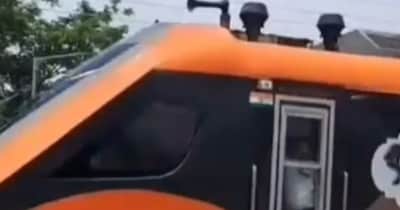 मुजफ्फरपुर में वंदे भारत एक्सप्रेस पर पत्थरबाजी हुई है.