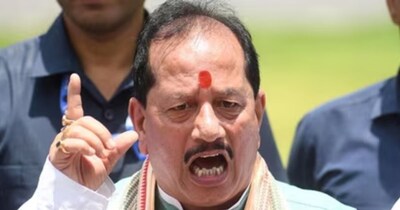 विजय सिन्हा ने कहा कि अवैध कारोबार में थाना प्रभारियों की मिलीभगत सामने आई तो सख्त कार्रवाई तय है. 