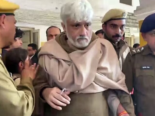 विक्रम भट्ट की मुसीबतें बढ़ीं, 30 करोड़ ठगी मामले में जमानत खारिज, गए जेल