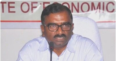 विनोद कुमार 1989 बैच के अधिकारी रहे हैं.