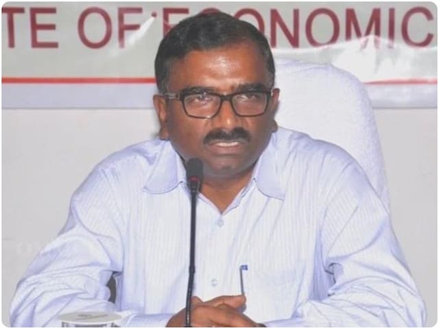 इस Ex IAS के दामन पर कई दाग, घोटाले में 12वीं बार सजा, अब भी 15 केस में आरोपी