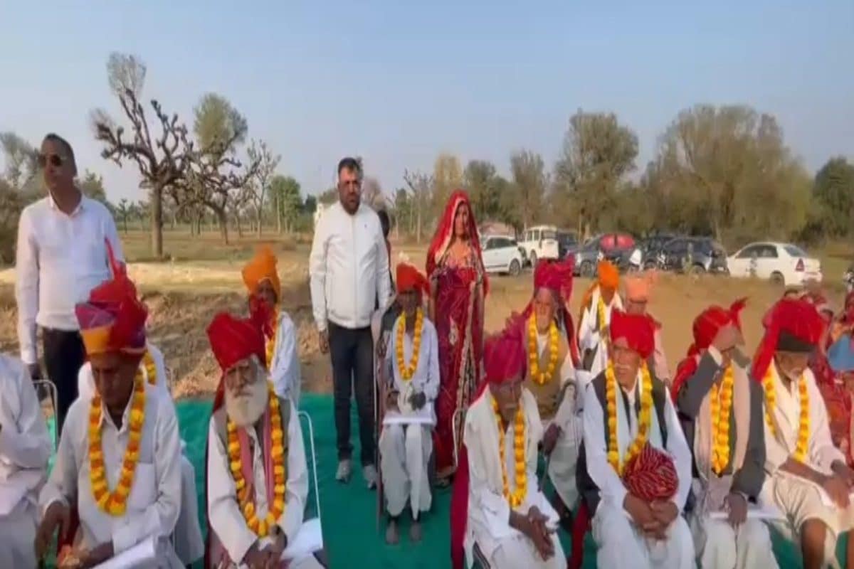 राजस्थानी परंपरा बचाने की मुहिम बुजुर्गों को तिलक कर पगड़ी-धोती भेंट