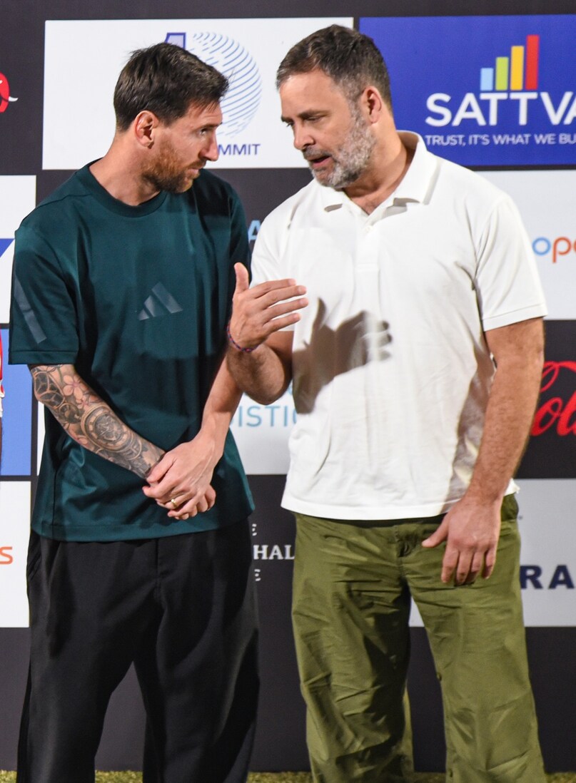 Lionel messi, Rodrigo De Paul, rahul Gandhi, Messi india visit 2025, lionel messi news, Rodrigo De Paul baniyan, Lionel messi football Hyderabad, Lionel messi show in Hyderabad, Lionel messi india visit, Lionel messi Kolkata stampede, Lionel messi Rahul Gandhi, लियोनल मेसी, राहुल गांधी, रोड्रिगो डी पॉल, मेसी इंडिया दौरा 