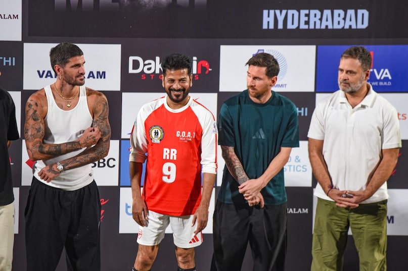 Lionel messi, Rodrigo De Paul, rahul Gandhi, Messi india visit 2025, lionel messi news, Rodrigo De Paul baniyan, Lionel messi football Hyderabad, Lionel messi show in Hyderabad, Lionel messi india visit, Lionel messi Kolkata stampede, Lionel messi Rahul Gandhi, लियोनल मेसी, राहुल गांधी, रोड्रिगो डी पॉल, मेसी इंडिया दौरा 