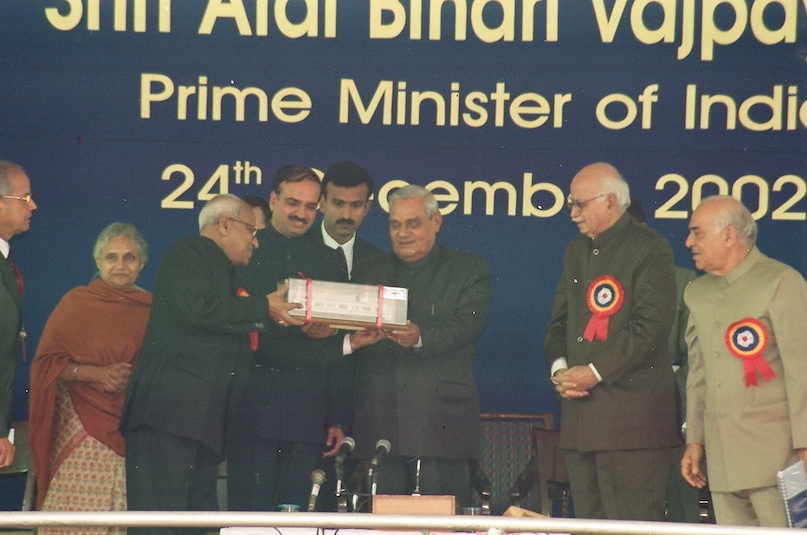 समय पर हस्तक्षेप और रखरखाव के कारण यह ट्रेन न्यूनतम अनुबंधित जरूरत 40,000 किलोमीटर की तुलना में 85,000 किलोमीटर का MDBF (विश्वसनीयता विफलता से पहले प्रति ट्रेन किलोमीटर) बनाए रखने में सफल रही है. 