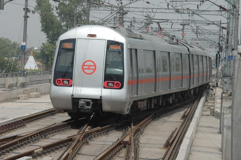 ट्रेन के प्रोपल्शन सिस्टम) के उन्नत डिजाइन ने पुनर्योजी ब्रेकिंग के माध्यम से कुल खपत ऊर्जा का लगभग 40 प्रतिशत तक पुनः उत्पन्न कर कार्बन फुटप्रिंट कम करने में मदद की है.अब तक TS#01 को डीएमआरसी की रखरखाव टीम द्वारा दो बड़े ओवरहॉल से गुजारा गया है. 