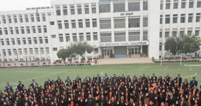 यह स्कूल किसी एक जगह पर फैला हुआ नहीं है, बल्कि शहर के अलग-अलग हिस्सों में मौजूद कई कैंपस के जरिए संचालित होता है.