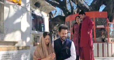हिमाचल प्रदेश के नैना देवी मंदिर में धुरंधर मूवी के डायरेक्टर आदित्य धर अपनी पत्नी यामी गौतम के साथ.
