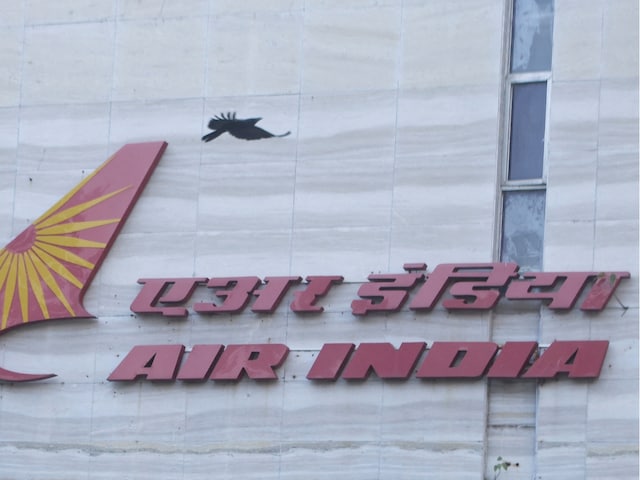 कोलकाता में 24 घंटे से फंसा है एयर इंडिया का विमान, क्‍या है वजह?