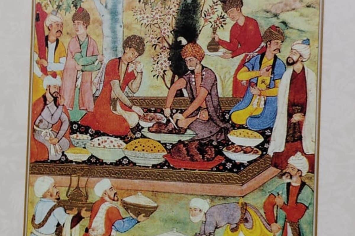 क्या था अकबर का सुफियाना खाना मंत्रों के साथ बनता मांसरहित आप भी आजमाएं