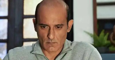 अक्षय खन्ना की दृश्यम 2 से फोटो. 