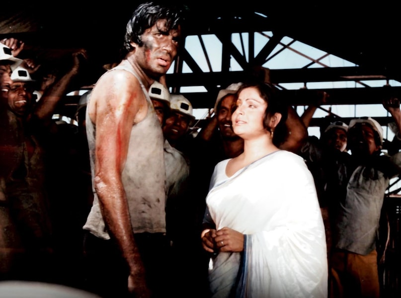 Madhuri dixit, Rekha, vinod Khanna, Amitabh Bachchan, shatrughan Sinha, Farhan Akhtar, Madhuri dixit vinod Khanna dayavan, Amitabh Bachchan shatrughan Sinha kala pathar, movie zindagi na milegi dobara, Bollywood controvery