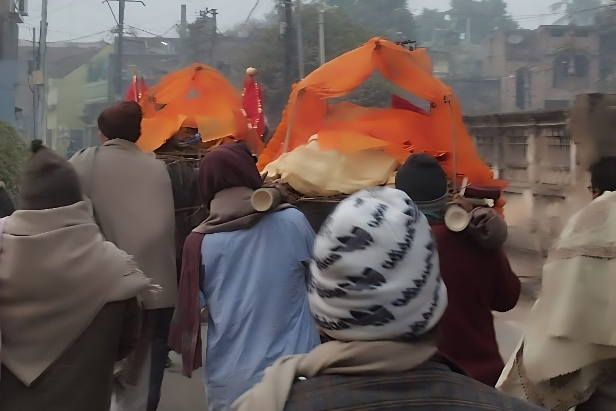 जीवन भर साथ मौत के बाद भी रहे साथ पति-पत्नी की एक साथ शवयात्रा ने भावुक किया