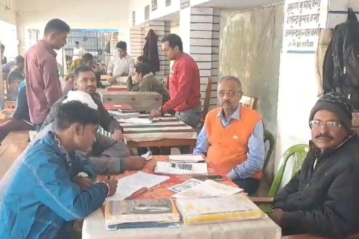 बिहार में रजिस्ट्री ऑफिस के रिकॉर्ड रूम से ही शुरू होती है जमीन कब्जे की कहानी