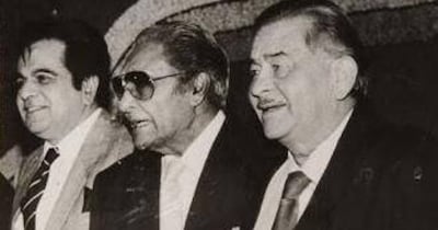 नई दिल्ली.  हिंदी सिनेमा की नींव में अगर किसी ने सहजता, स्टाइल और संजीदा अभिनय का जादू डाला, जिसकी चमक आज भी बरकरार है तो वो थे अशोक कुमार, जिन्हें प्यार से दुनिया ‘दादा मुनि’ कहती है. नायक हो या खलनायक, जज या पुलिस इंस्पेक्टर, पिता हो या दोस्त, हर किरदार में वो इतनी सहजता से ढल जाते थे कि दर्शक भूल जाते थे कि ये कोई एक्टर हैं. आज हिंदी सिनेमा के पहले सुपरस्टार अशोक कुमार की पुण्यतिथि है. 